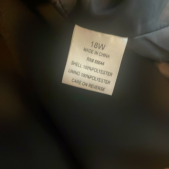 Black skirt suit - Picture 6 of 6